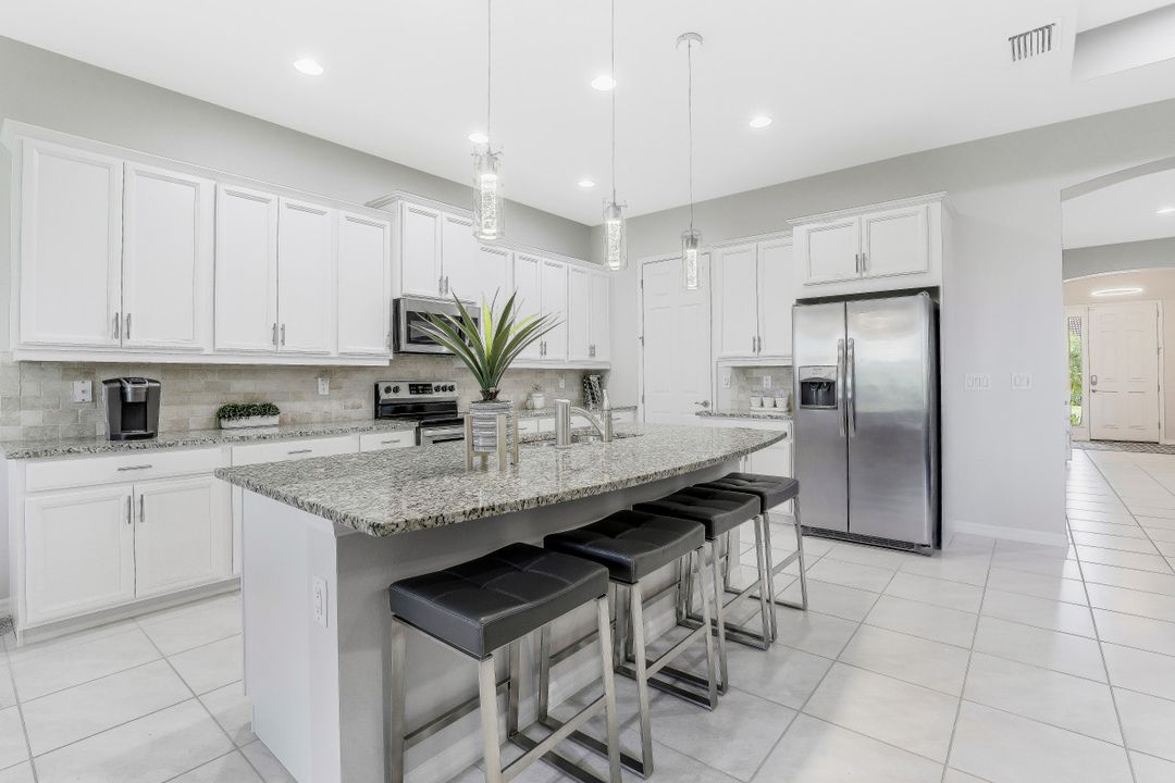 3001 Sunset Pointe Cir, Cape Coral, FL 33914