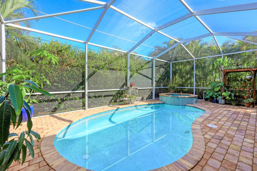 721 93rd Ave N, Naples, FL 34108