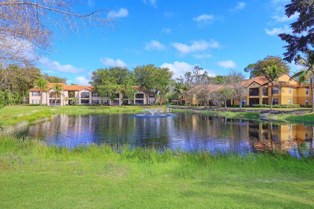 2058 Arbour Walk Cir #3313, Naples, FL 34109