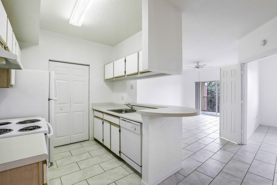 6341 Aragon Way #305, Fort Myers, FL 33966