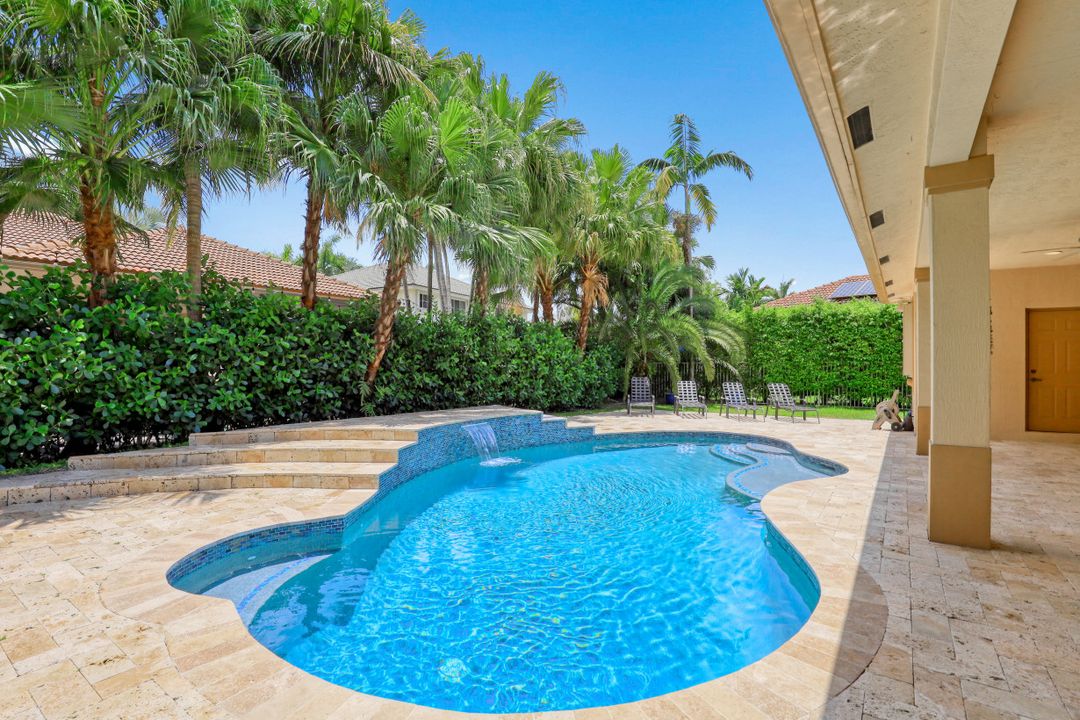 1886 Hidden Trail Ln, Weston, FL 33327