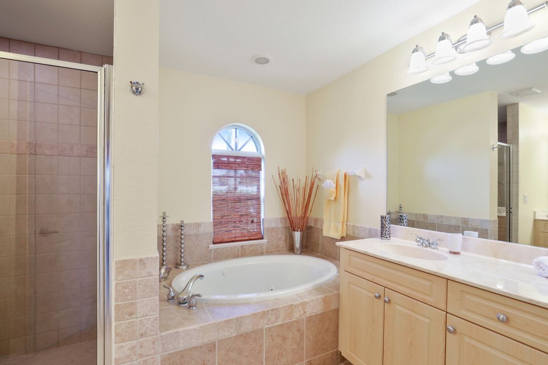 2100 SW 28th Ln, Cape Coral, FL 33914