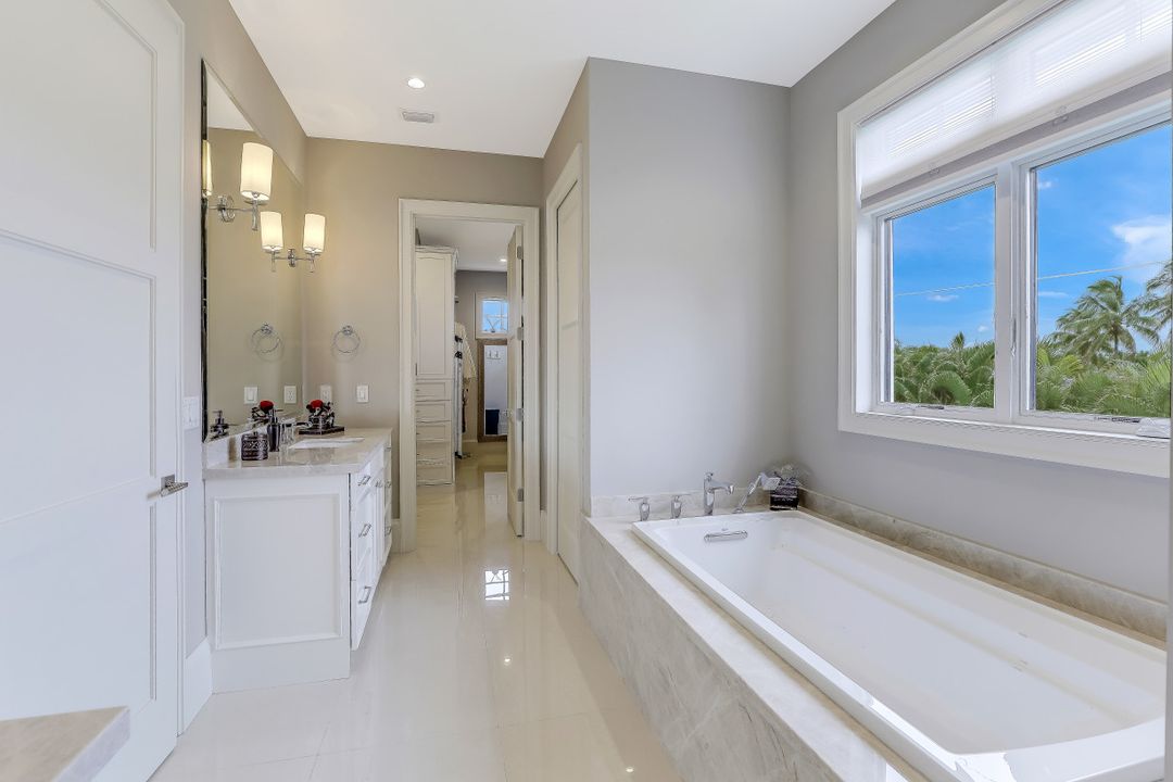 1824 Alamanda Dr, Naples, FL 34102