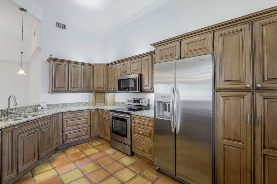 6535 Valen Way #202, Naples, FL 34108