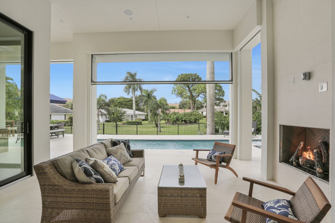 725 Parkview Ln, Naples, FL 34103