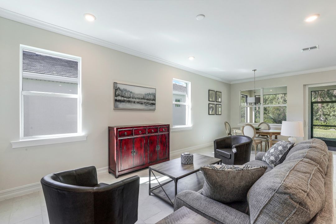 315 Tamarindo Ln, Naples, FL 34114