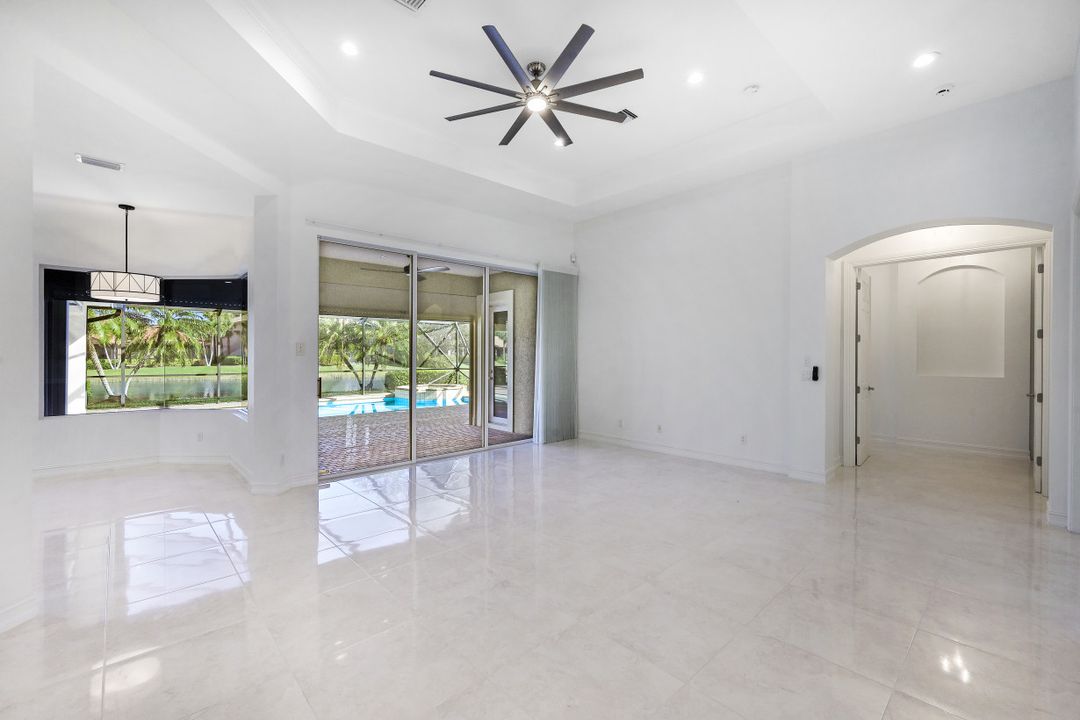 4899 Rustic Oaks Cir, Naples, FL 34105