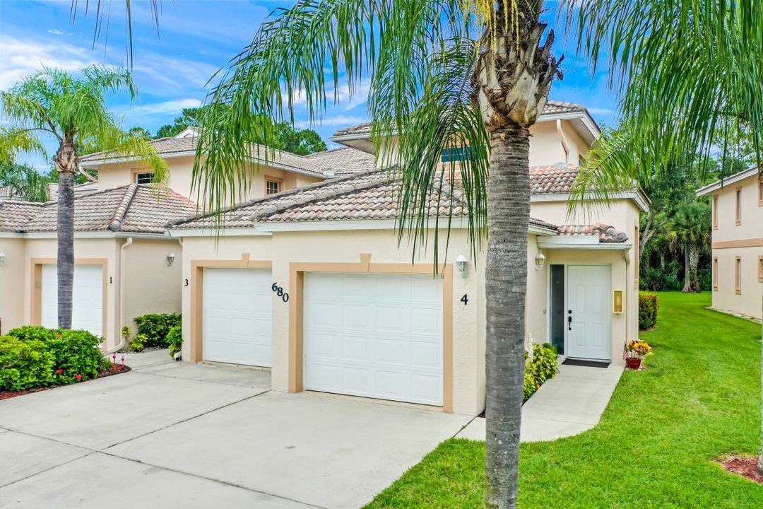 680 Luisa Ln #4, Naples, FL 34104