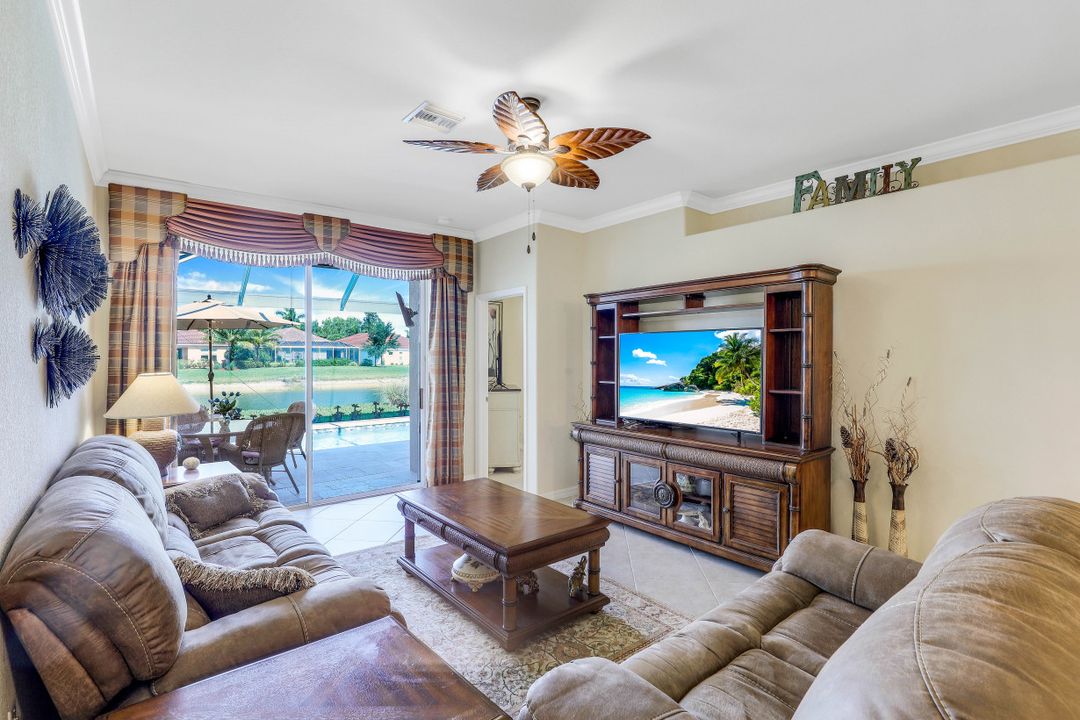 14528 Grapevine Dr, Naples, FL 34114