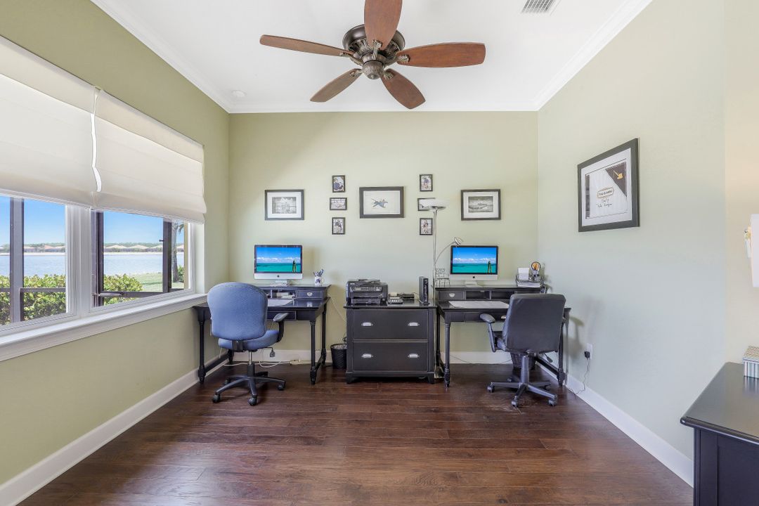 9075 Graphite Cir, Naples, FL 34120