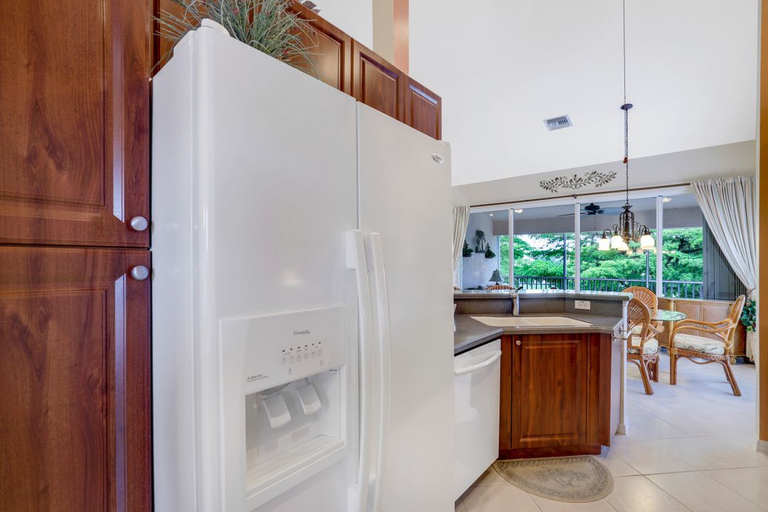 5610 Sherborn Dr #202, Naples, FL 34110