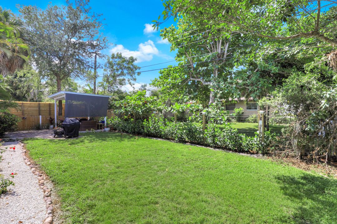 2070 Holiday Ln, Naples, FL 34104