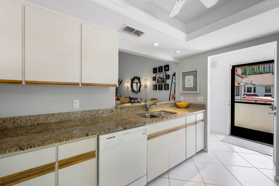 523 Serendipity Dr #523, Naples, FL 34108