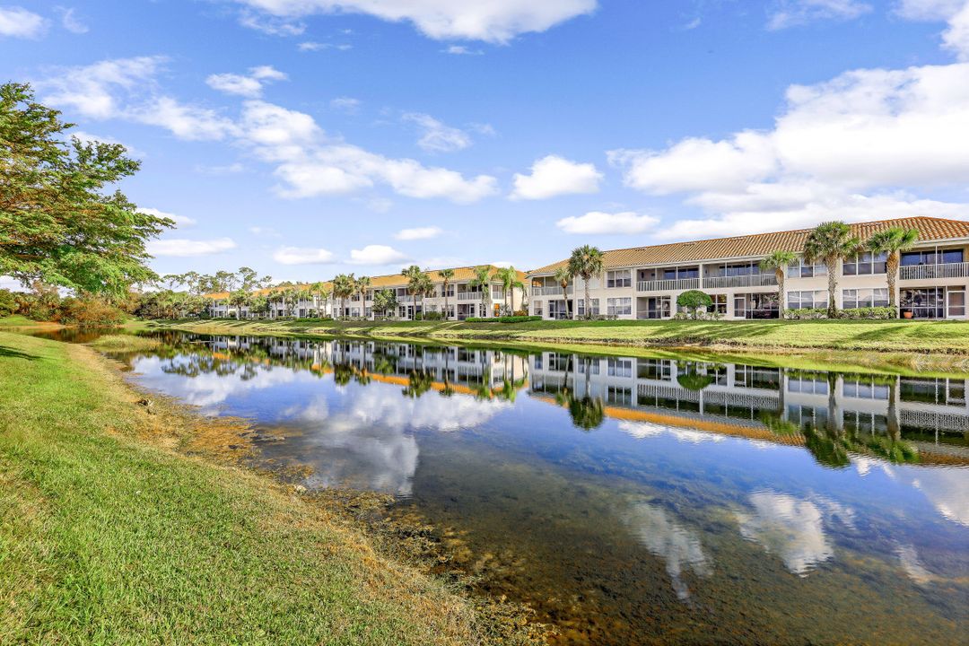 996 Hampton Cir, Naples, FL 34105