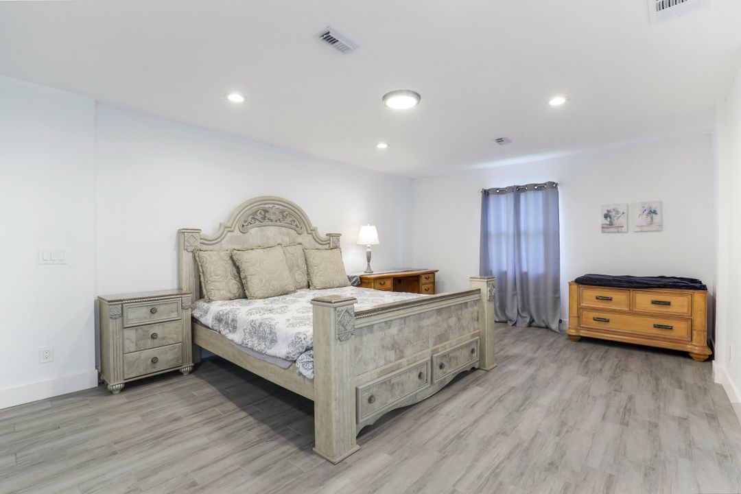 778 100th Ave N, Naples, FL 34108