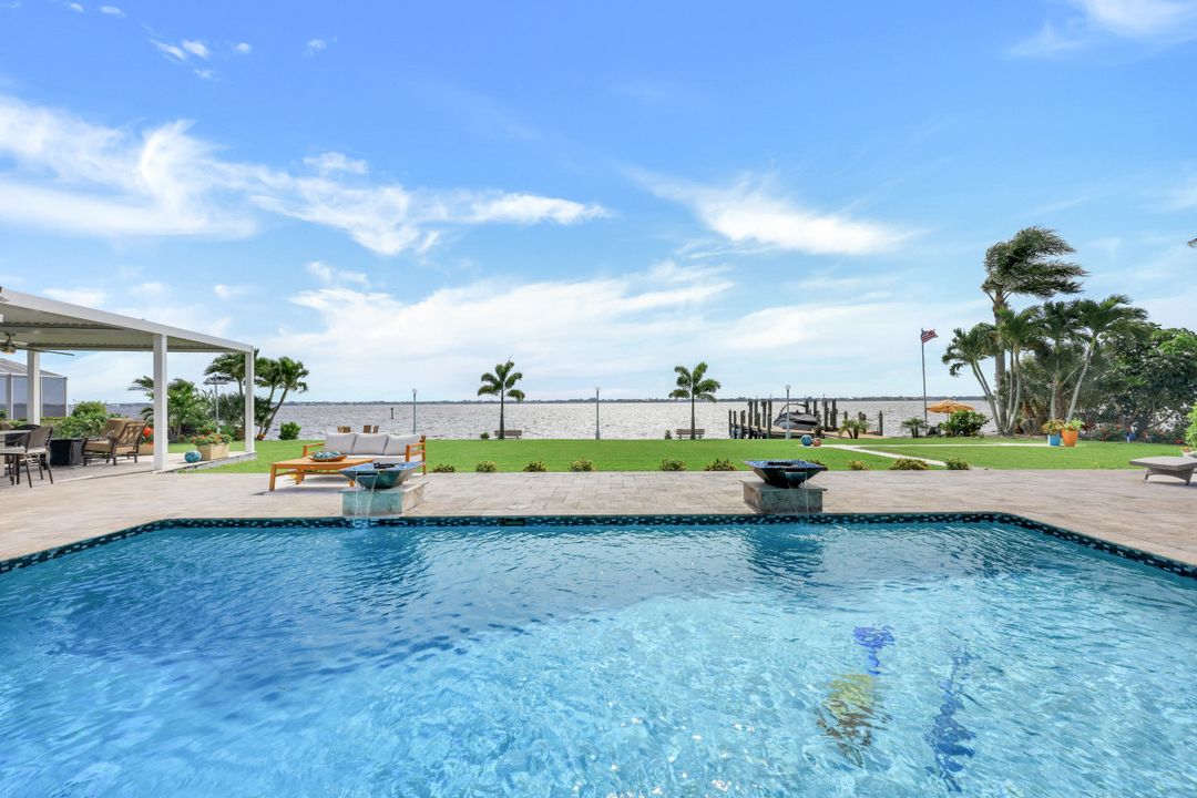 3735 SE 21st Pl, Cape Coral, FL 33904