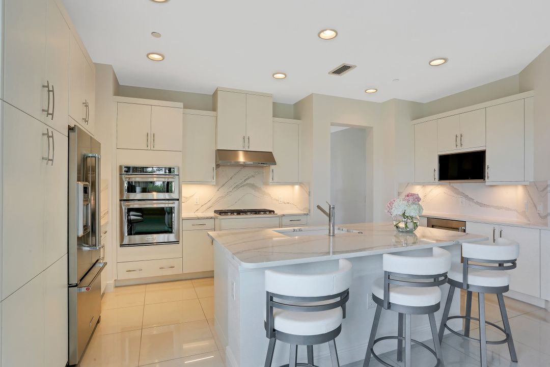 16390 Viansa Way #102, Naples, FL 34110