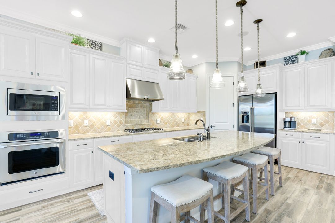 8697 Cavano St, Naples, FL 34119