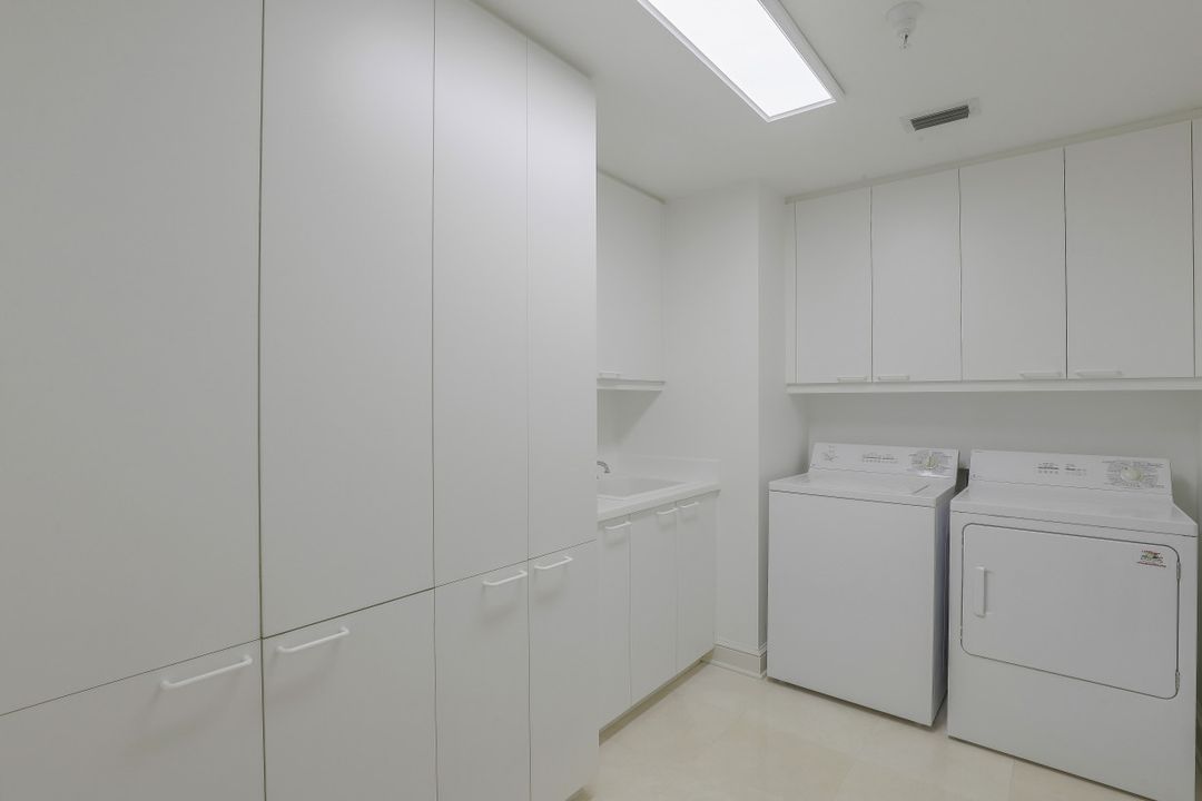 4201 Gulf Shore Blvd N #302, Naples, FL 34103