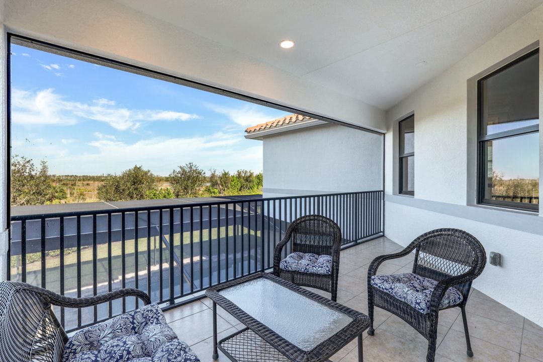 2827 Thunder Bay Circle, Naples, FL 34119