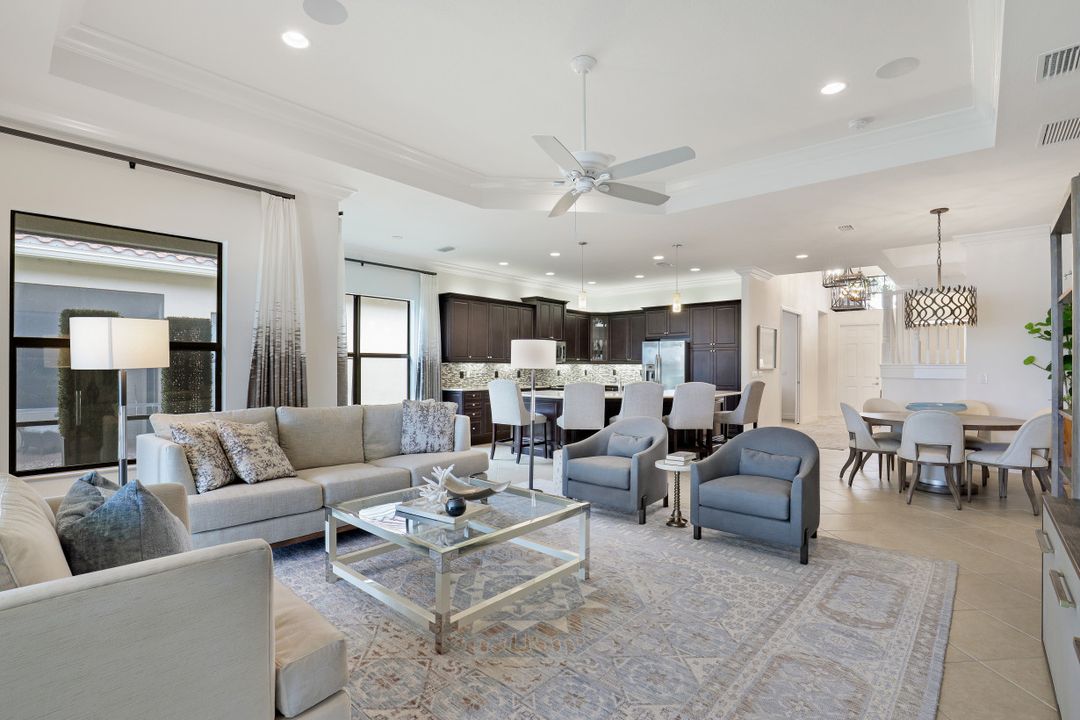 13719 Luna Dr, Naples, FL 34109