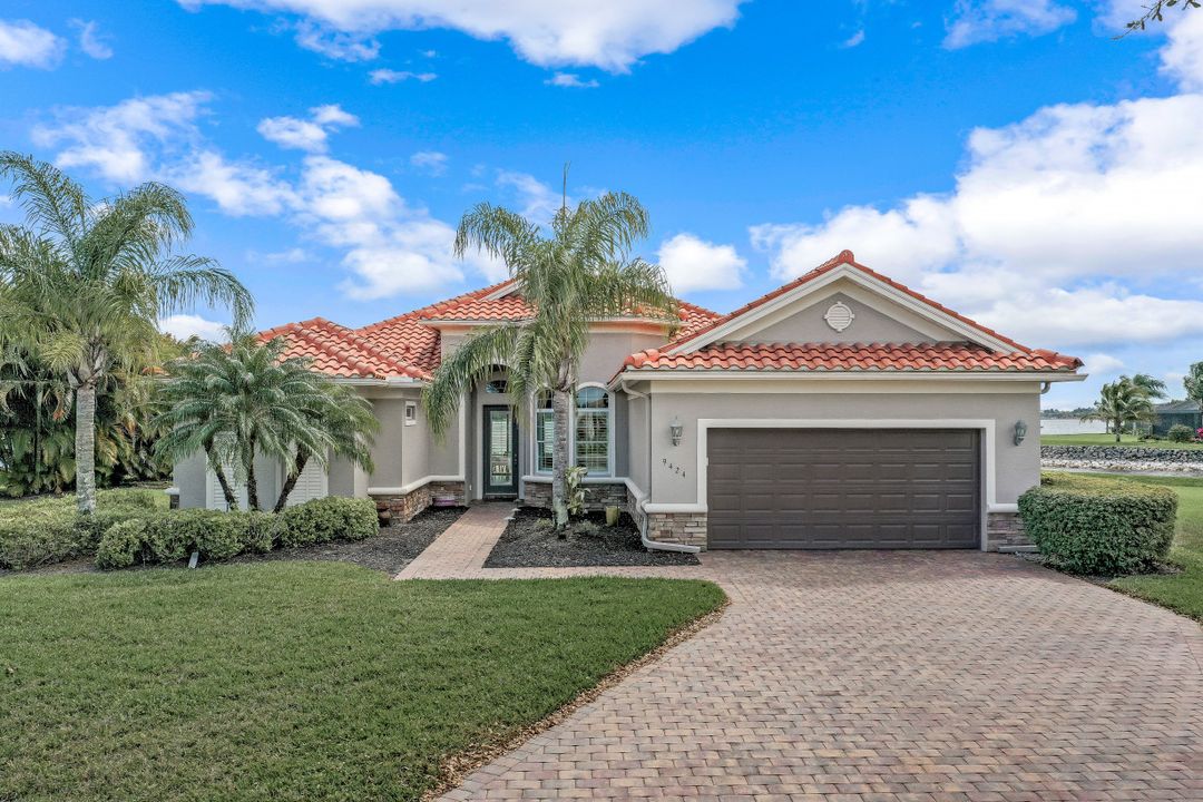 9424 Copper Rock Ct, Naples, FL 34120