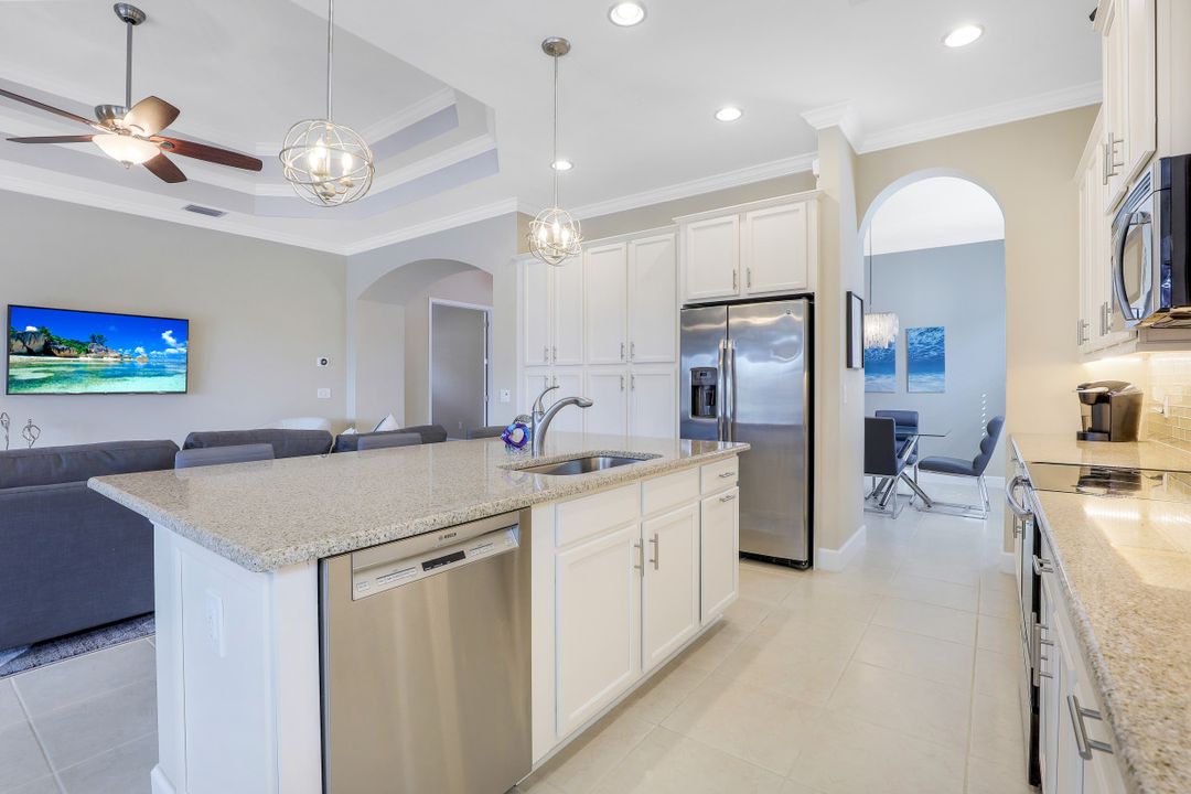 9366 Isla Bella Cir, Bonita Springs, FL 34135