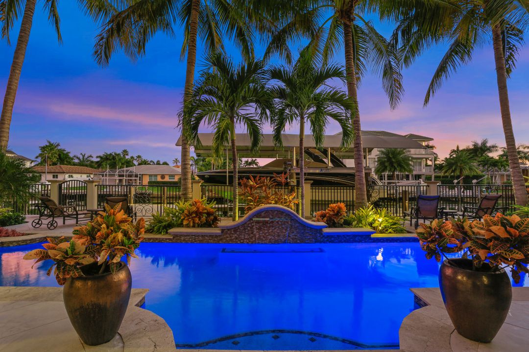 172 Seabreeze Ave, Naples, FL 34108