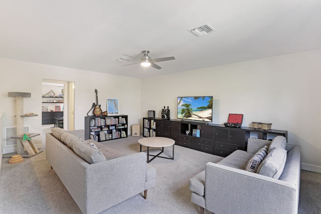 16083 Camden Lakes Cir, Naples, FL 34110