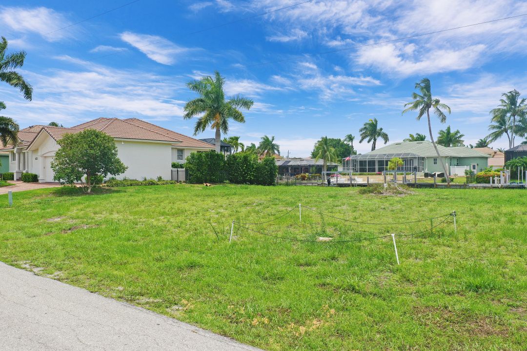 625 Crescent St, Marco Island, FL 34145