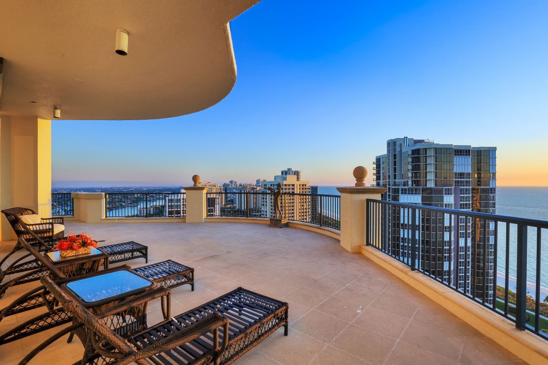 81 Seagate Dr #2001, Naples, FL 34103