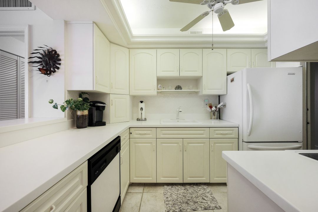 2885 Gulf Shore Blvd N  #803, Naples, FL 34103