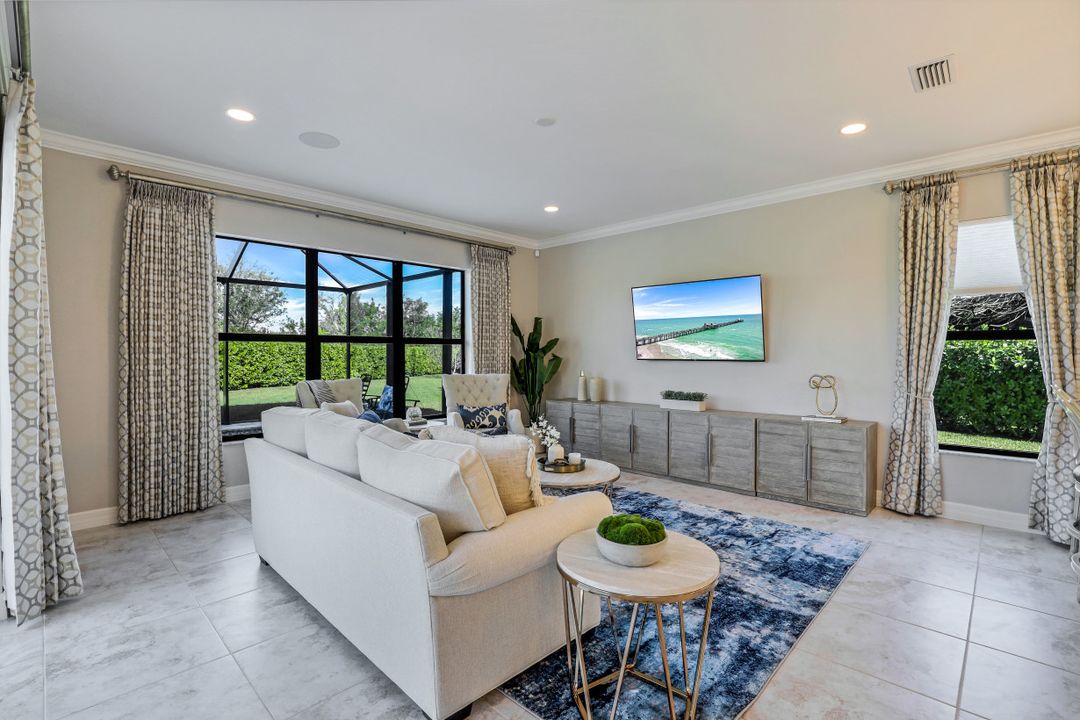 2827 Thunder Bay Circle, Naples, FL 34119