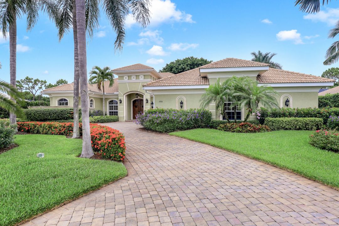 795 Brentwood Point, Naples, FL 34110