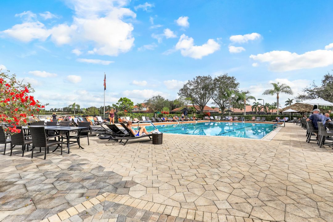 6049 Ashford Ln #202, Naples, FL 34110