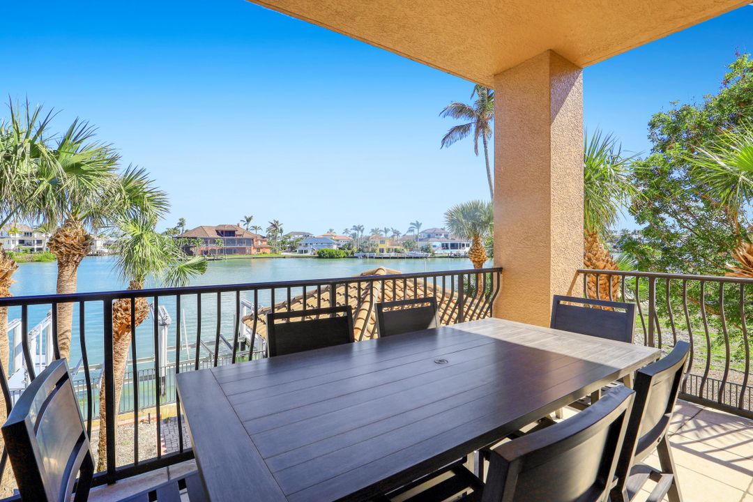10620 Gulf Shore Dr  #203, Naples, FL 34108
