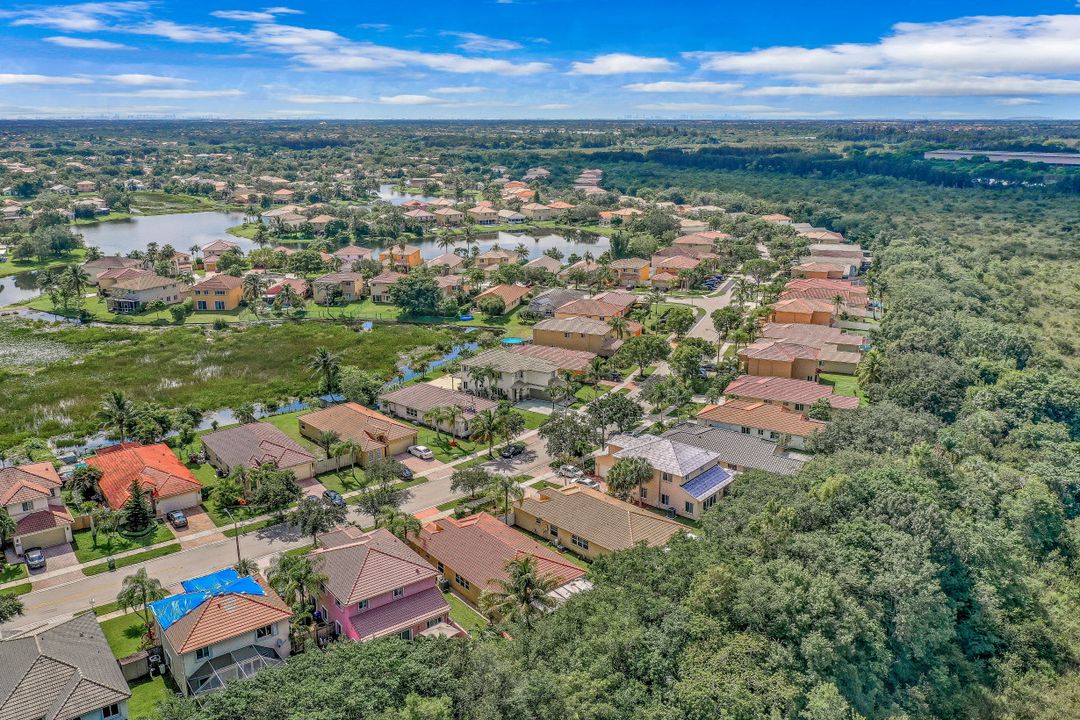 136 SW 206th Ave, Pembroke Pines, FL 33029