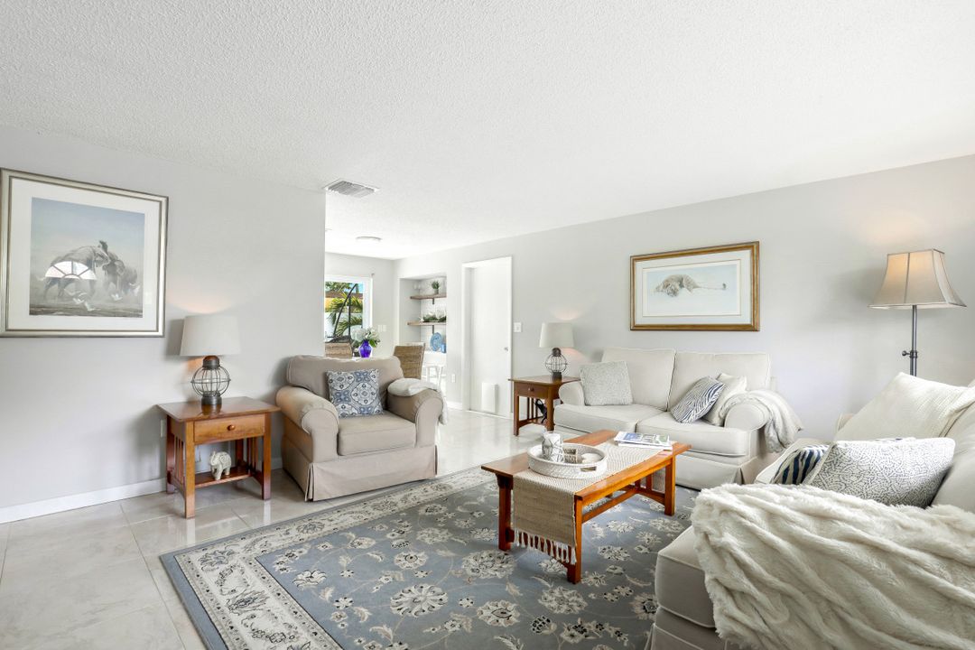 698 105th Ave N, Naples, FL 34108