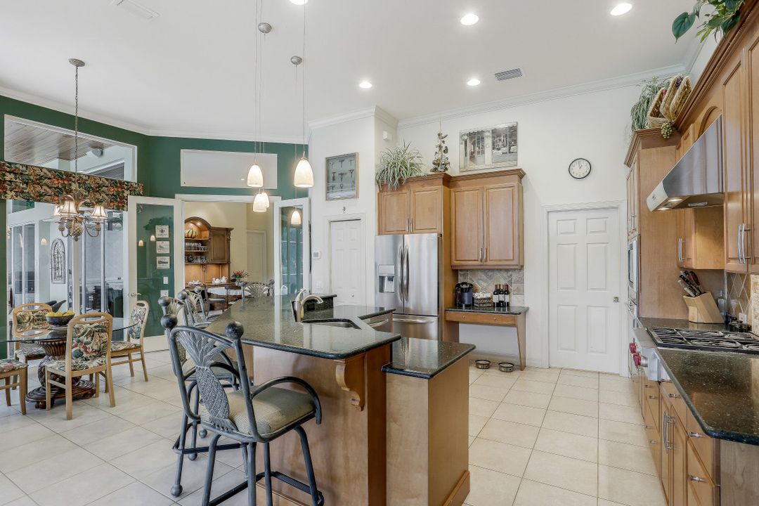 581 Wedgewood Way, Naples, FL 34119