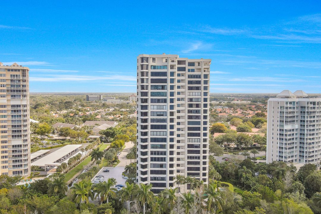 5555 Heron Point Dr #402, Naples, FL 34108