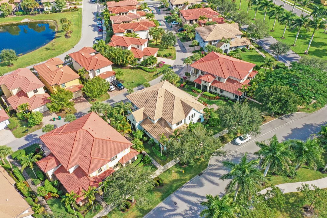 1391 Santiago Cir #902, Naples, FL 34113