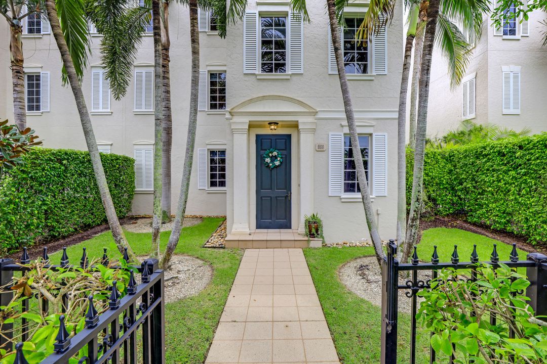 868 4th St S #11, Naples, FL 34102