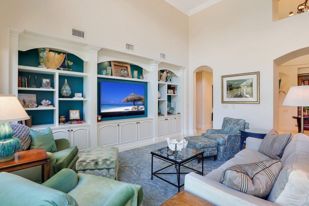 2911 Tiburon Blvd E, Naples, FL 34109