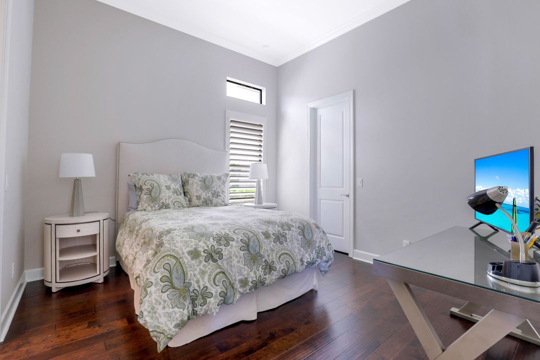 9067 Sorreno Ct, Naples, FL 34114