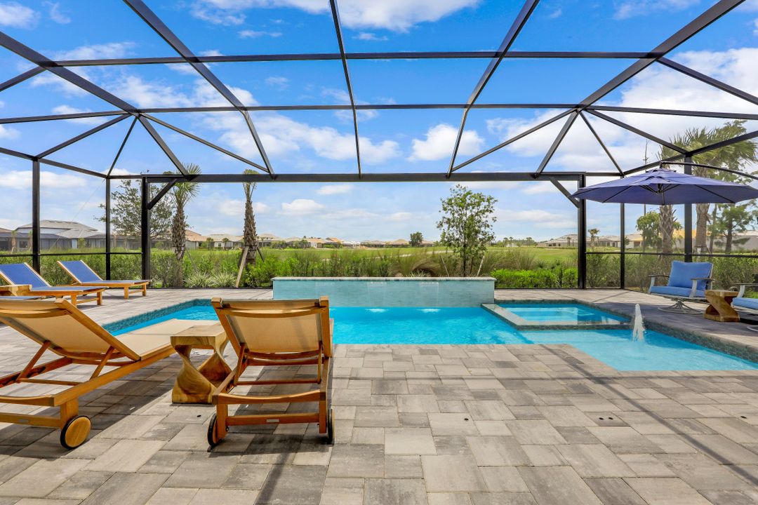 9610 Everglades Dr, Naples, FL 34120