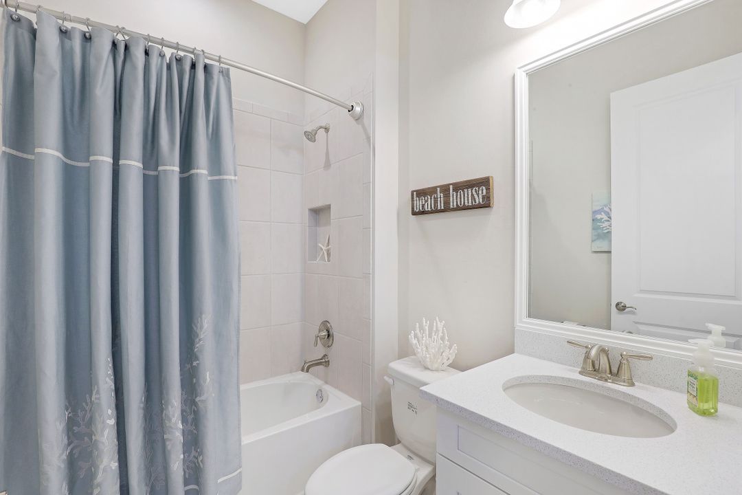 8458 Sevilla Ct, Naples, FL 34114