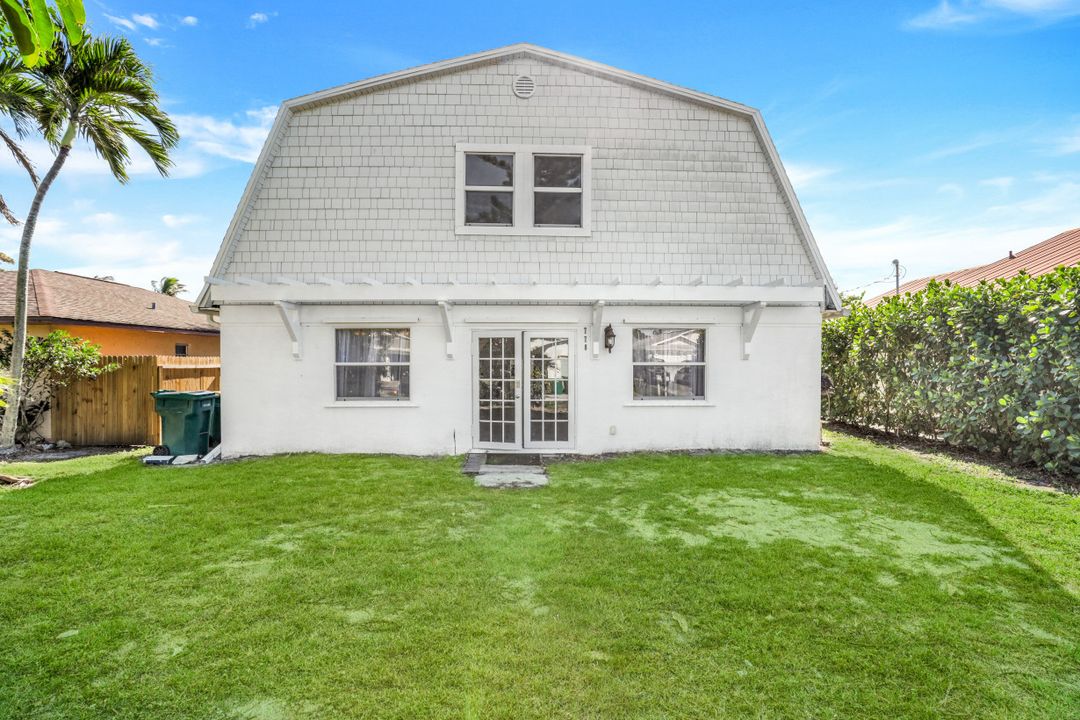 778 100th Ave N, Naples, FL 34108