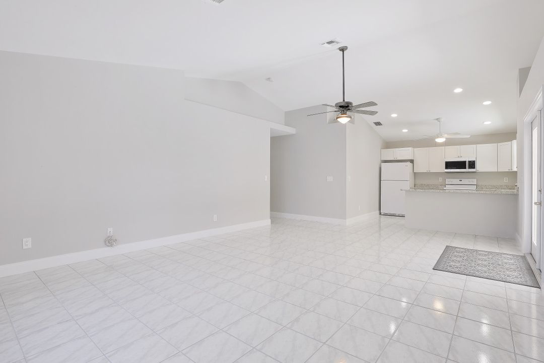 718 95th Ave N, Naples, FL 34108