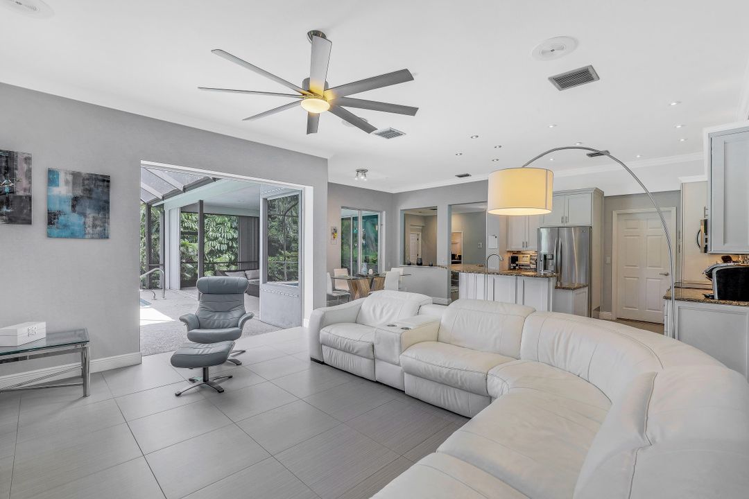 997 Aqua Ln, Fort Myers, FL 33919