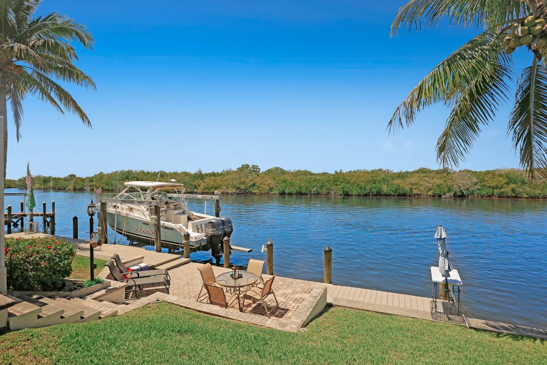 1020 NW 43rd Ave, Cape Coral, FL 33993